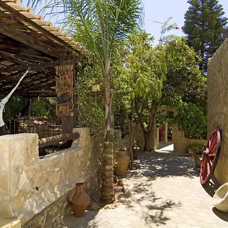 One Bedroom Appartement With Shared Pool And Furnished Terrace At Odiaxere 5 Km Away From The Beach Apartamento *